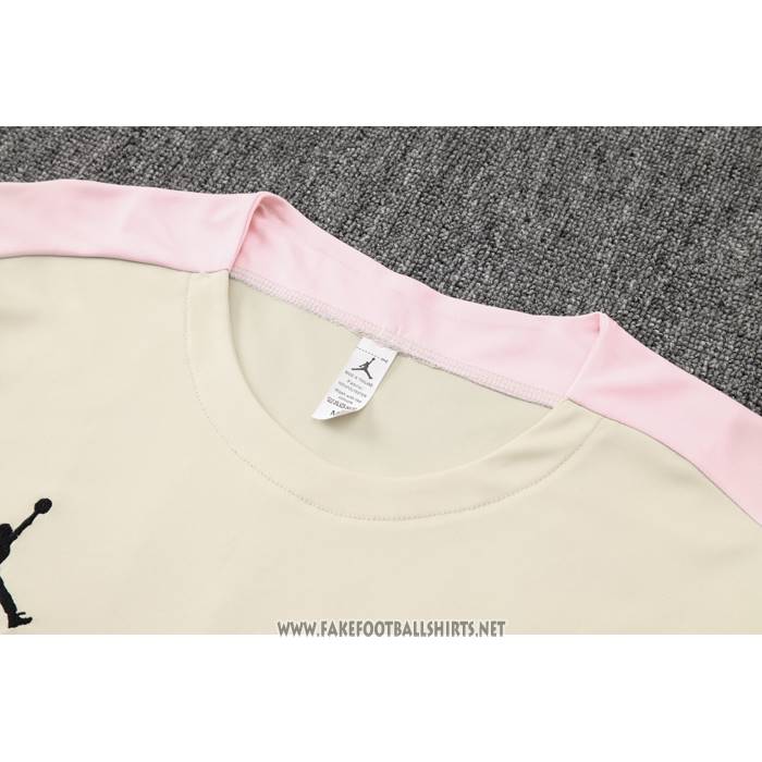 Tracksuit
 Paris Saint-Germain Jordan Short Sleeve
 2024-2025 Yellow
 - Shorts
